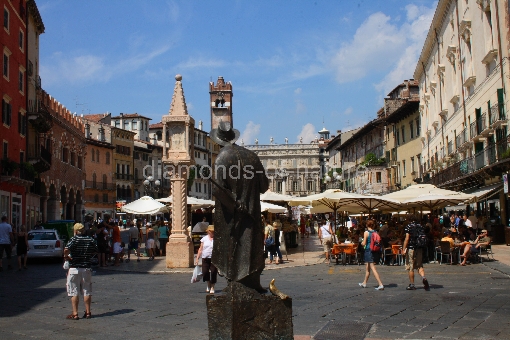 Verona - Piazza delle Erbe / Verona - Piazza delle Erbe / Verona - Piazza delle Erbe